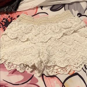 Cream kid girls shorts